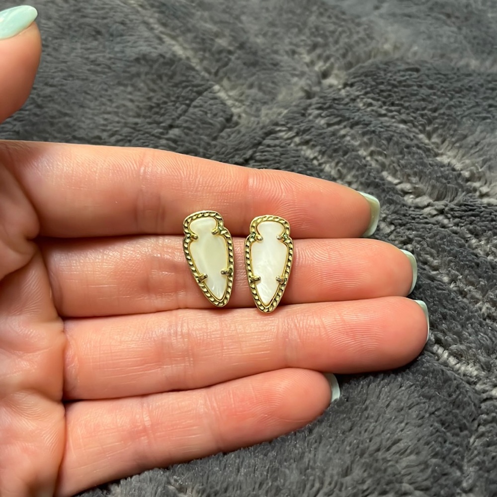Kendra Scott Stud earrings in gold with white stones